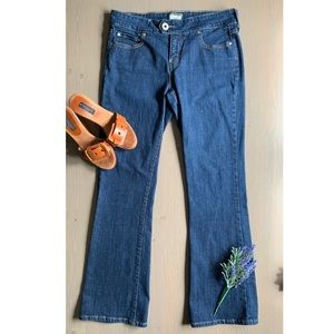 Levi’s Slender Boot Cut 526 Jeans Size 8 Mid-Rise